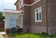 подъезд у квартирного дома