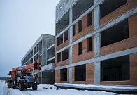 До конца декабря запланирована выкладка стен кирпичом 4-го этажа.