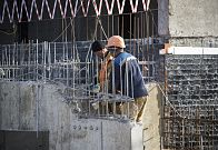 Рабочие процессы на стройке школы