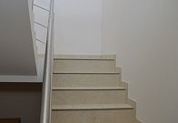 Входная зона внутри двухуровневой квартиры